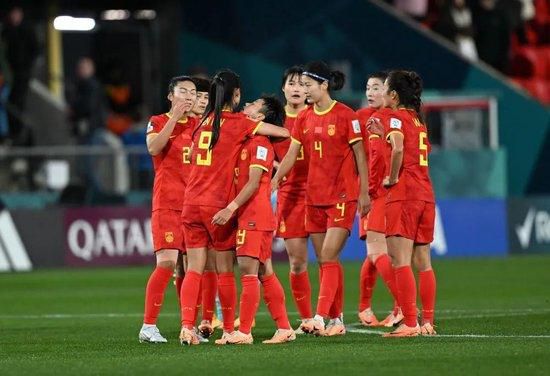 国际米兰日前证实劳塔罗-马丁内斯肌肉受伤，媒体预计球员将缺阵数周时间，迪马济奥盘点了劳塔罗缺阵时国米的成绩。